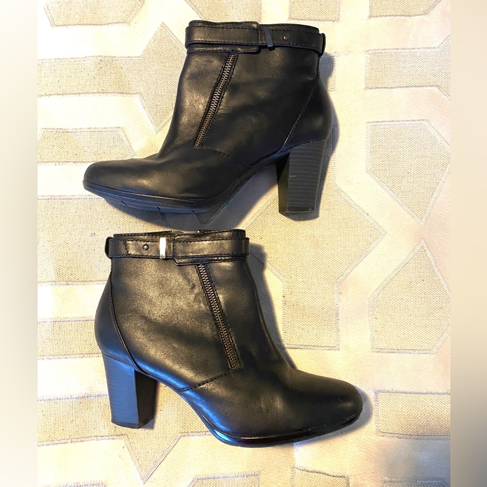 Clark’s Black Leather Ankle Booties Sz 10